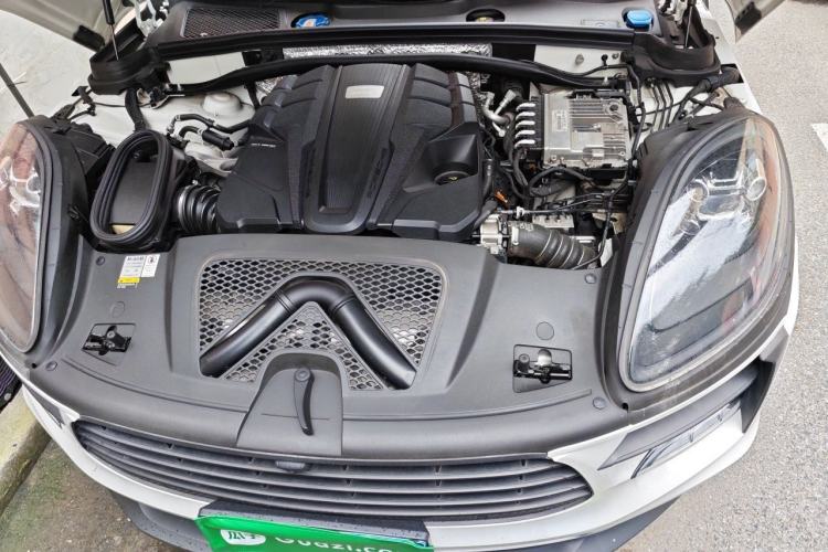Used Porsche Macan 2021 Macan S 3.0T Engine Bay