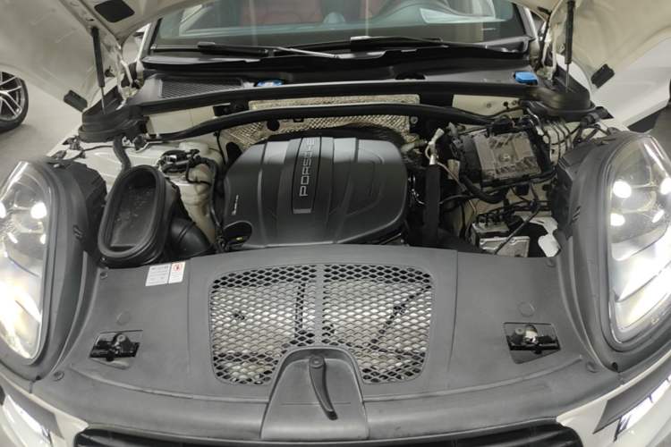 Used Porsche Macan 2021 Macan 2.0T Engine Bay