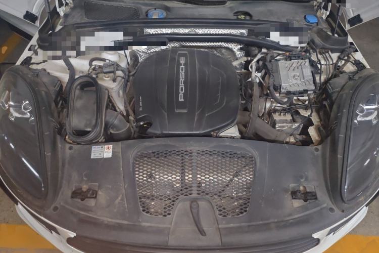 Used Porsche Macan 2021 Macan 2.0T Engine Bay