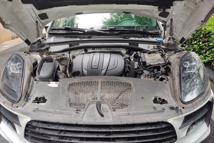 Used Porsche Macan 2021 Macan 2.0T Engine Bay