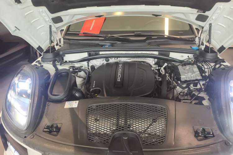 Used Porsche Macan 2021 Macan 2.0T Engine Bay