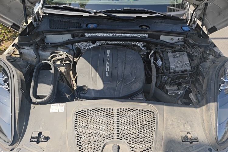 Used Porsche Macan 2021 Macan 2.0T Engine Bay
