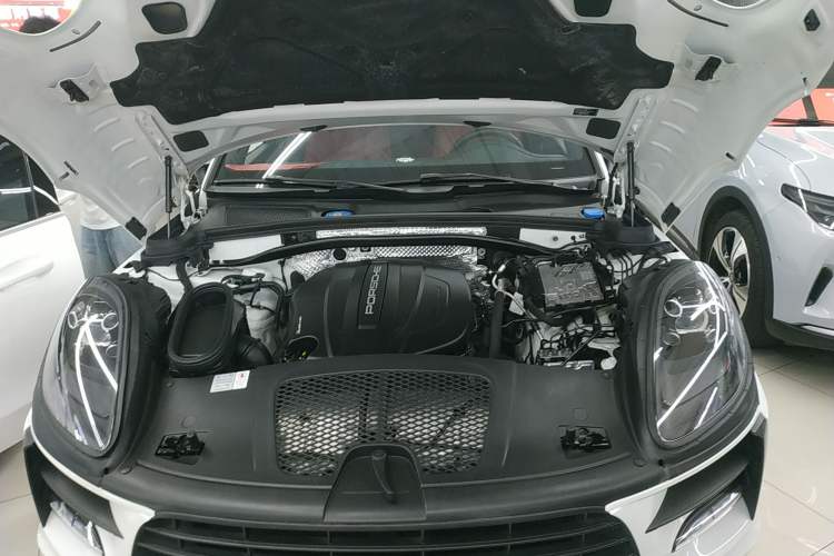 Used Porsche Macan 2021 Macan 2.0T Engine Bay