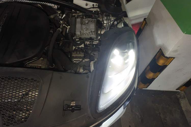 Used Porsche Macan 2021 Macan 2.0T Engine Bay Left