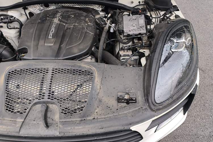 Used Porsche Macan 2021 Macan 2.0T Engine Bay Left