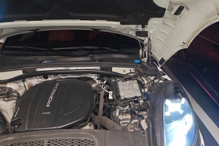 Used Porsche Macan 2021 Macan 2.0T Engine Bay Left