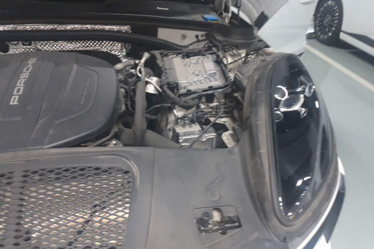 Used Porsche Macan 2021 Macan 2.0T Engine Bay Left