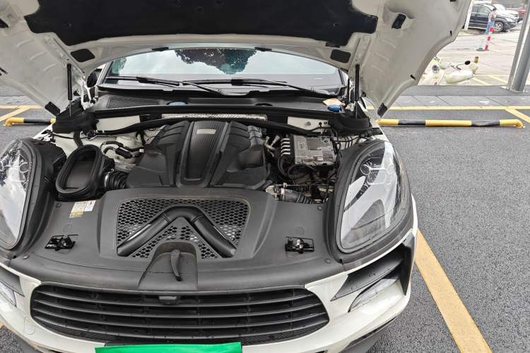 Used Porsche Macan 2021 Macan S 3.0T Engine Bay Left