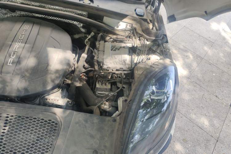 Used Porsche Macan 2021 Macan 2.0T Engine Bay Left