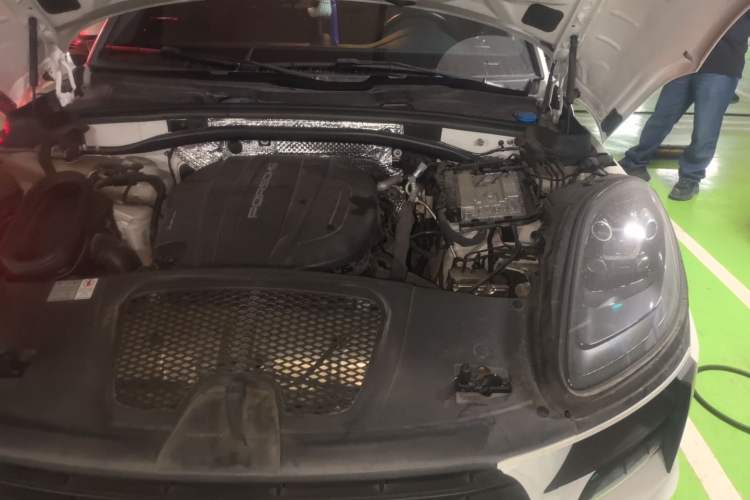 Used Porsche Macan 2021 Macan 2.0T Engine Bay Left