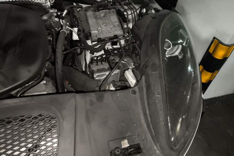 Used Porsche Macan 2021 Macan 2.0T Engine Bay Left