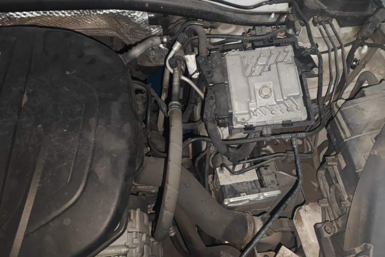 Used Porsche Macan 2021 Macan 2.0T Engine Bay Left