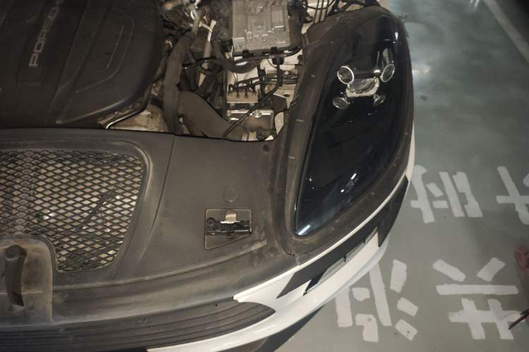 Used Porsche Macan 2021 Macan 2.0T Engine Bay Left