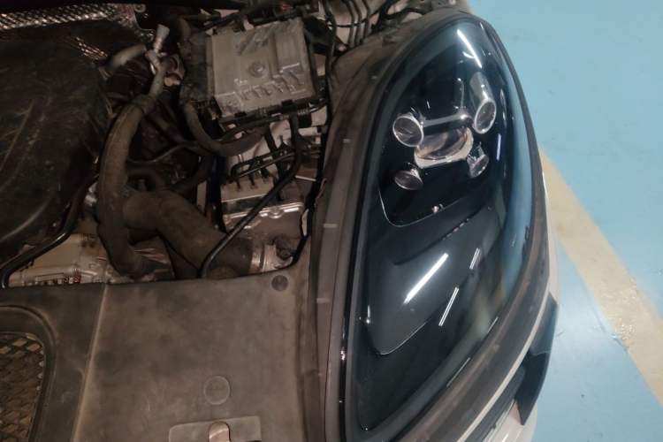 Used Porsche Macan 2021 Macan 2.0T Engine Bay Left