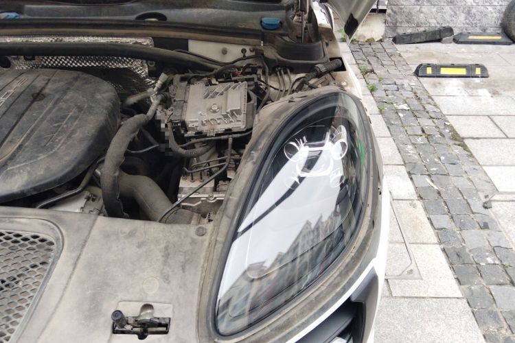 Used Porsche Macan 2021 Macan 2.0T Engine Bay Left