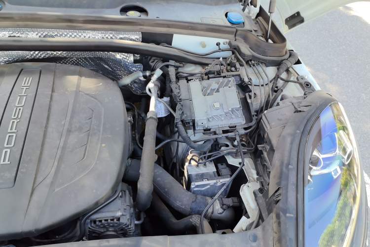 Used Porsche Macan 2021 Macan 2.0T Engine Bay Left