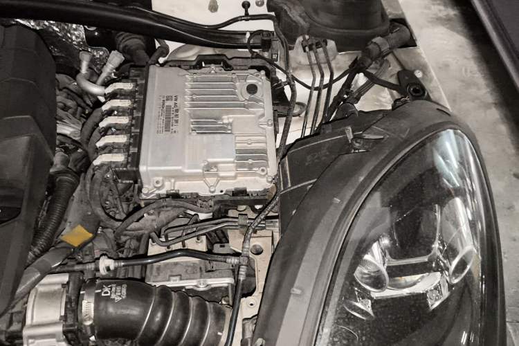 Used Porsche Macan 2021 Macan S 3.0T Engine Bay Left