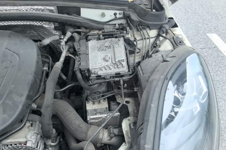 Used Porsche Macan 2021 Macan 2.0T Engine Bay Left