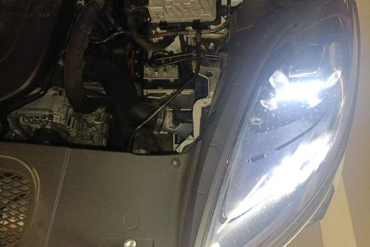 Used Porsche Macan 2021 Macan 2.0T Engine Bay Left