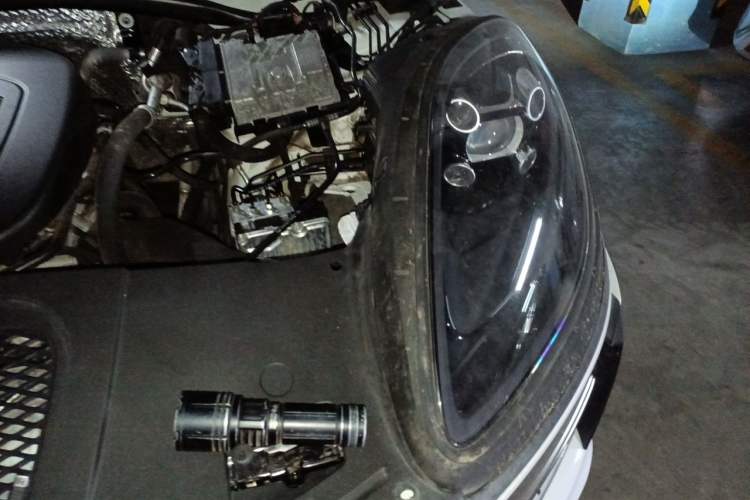 Used Porsche Macan 2021 Macan 2.0T Engine Bay Left