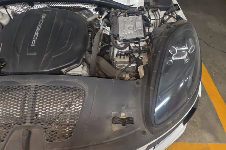 Used Porsche Macan 2021 Macan 2.0T Engine Bay Left