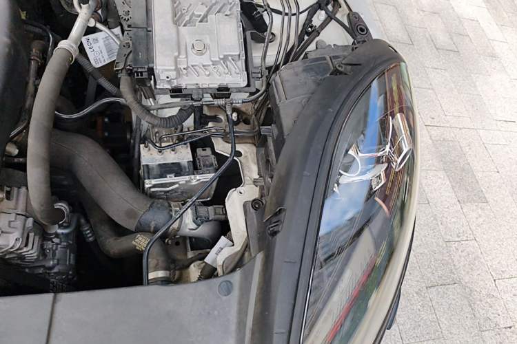 Used Porsche Macan 2021 Macan 2.0T Engine Bay Left