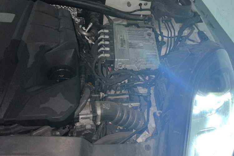 Used Porsche Macan 2021 Macan S 3.0T Engine Bay Left