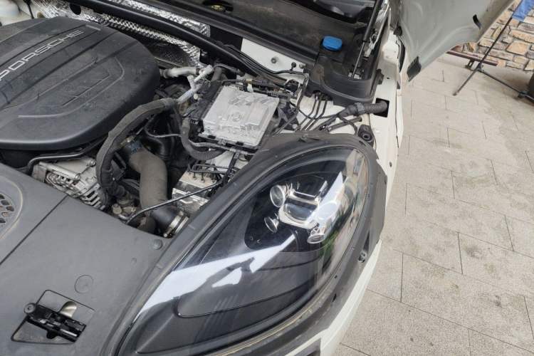 Used Porsche Macan 2021 Macan 2.0T Engine Bay Left
