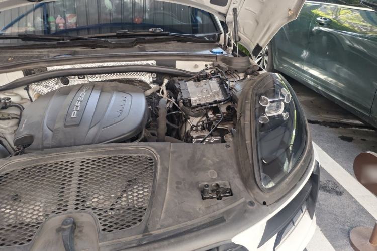 Used Porsche Macan 2021 Macan 2.0T Engine Bay Left