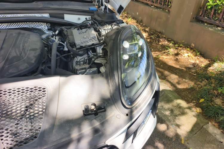 Used Porsche Macan 2021 Macan 2.0T Engine Bay Left