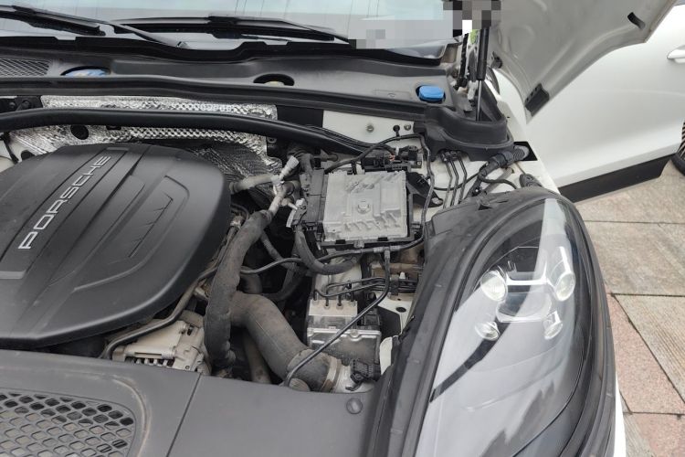 Used Porsche Macan 2021 Macan 2.0T Engine Bay Left