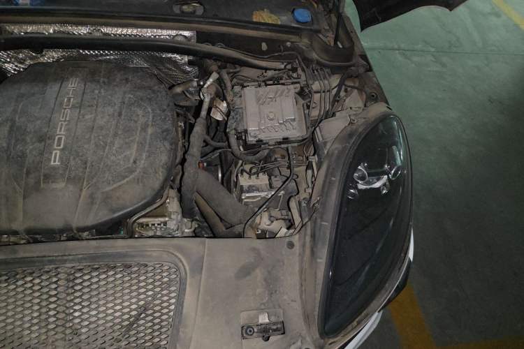 Used Porsche Macan 2021 Macan 2.0T Engine Bay Left