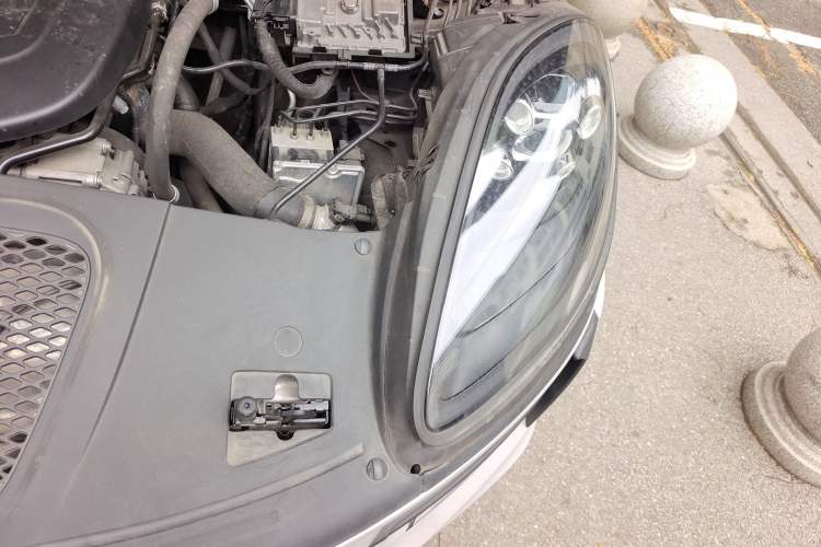 Used Porsche Macan 2021 Macan 2.0T Engine Bay Left