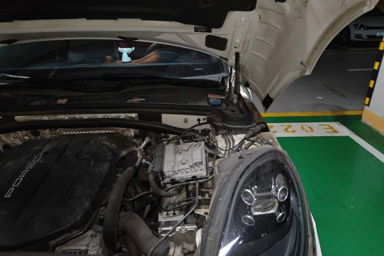 Used Porsche Macan 2021 Macan 2.0T Engine Bay Left