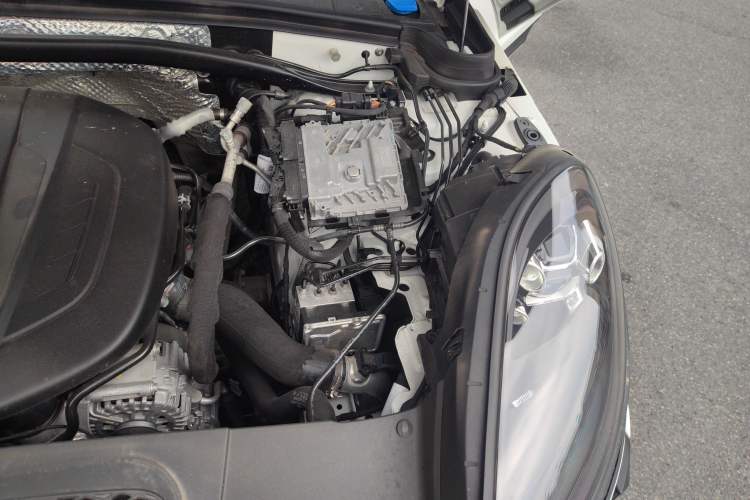 Used Porsche Macan 2021 Macan 2.0T Engine Bay Left