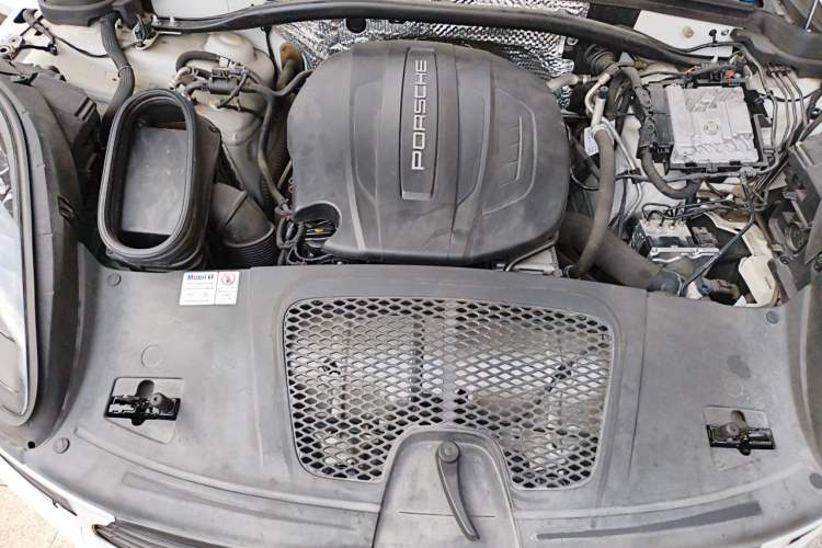Used Porsche Macan 2021 Macan 2.0T Engine Bay