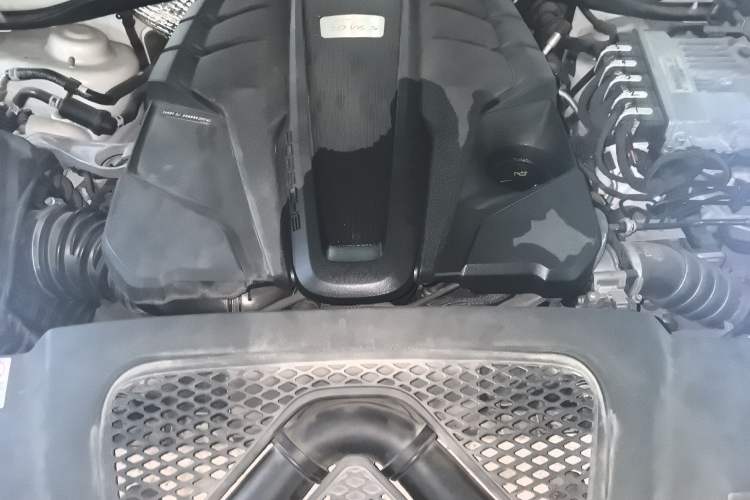 Used Porsche Macan 2021 Macan S 3.0T Engine Bay
