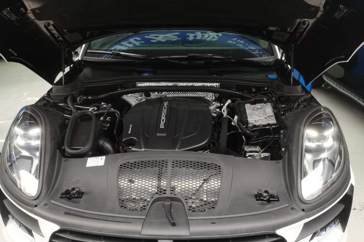 Used Porsche Macan 2021 Macan 2.0T Engine Bay