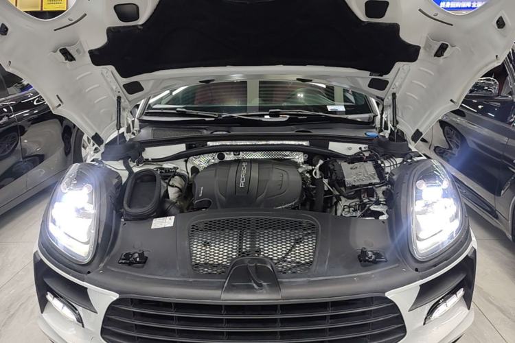 Used Porsche Macan 2021 Macan 2.0T Engine Bay