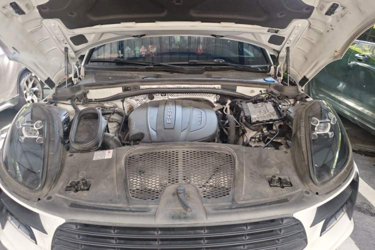 Used Porsche Macan 2021 Macan 2.0T Engine Bay
