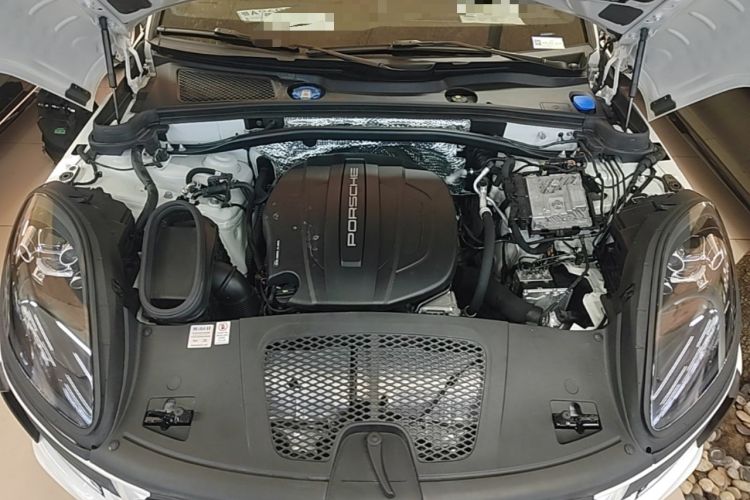 Used Porsche Macan 2021 Macan 2.0T Engine Bay
