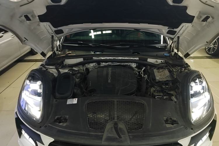 Used Porsche Macan 2021 Macan 2.0T Engine Bay