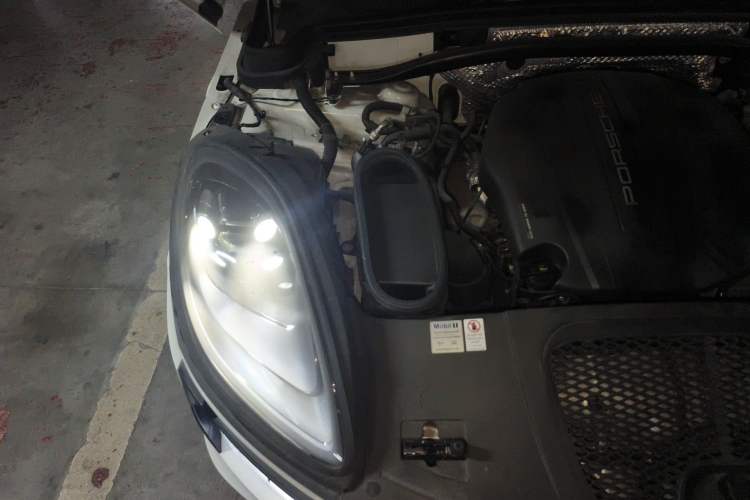 Used Porsche Macan 2021 Macan 2.0T Engine Bay Right