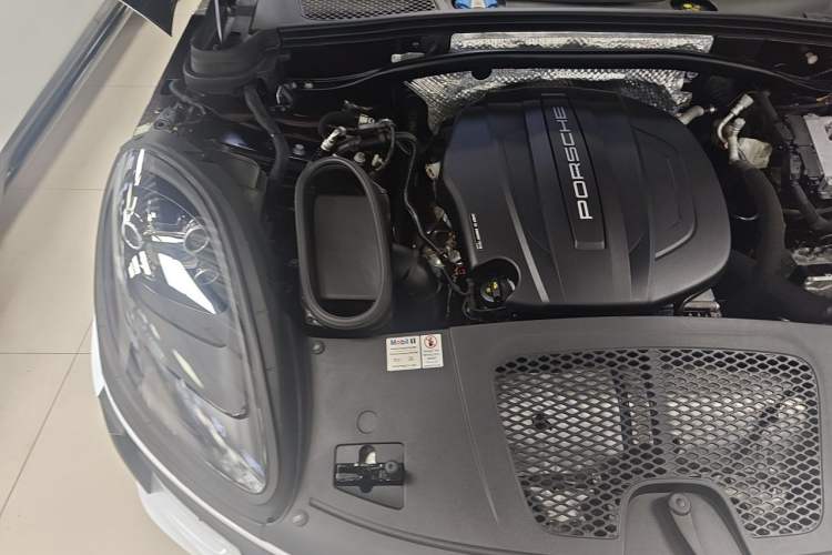 Used Porsche Macan 2021 Macan 2.0T Engine Bay Right