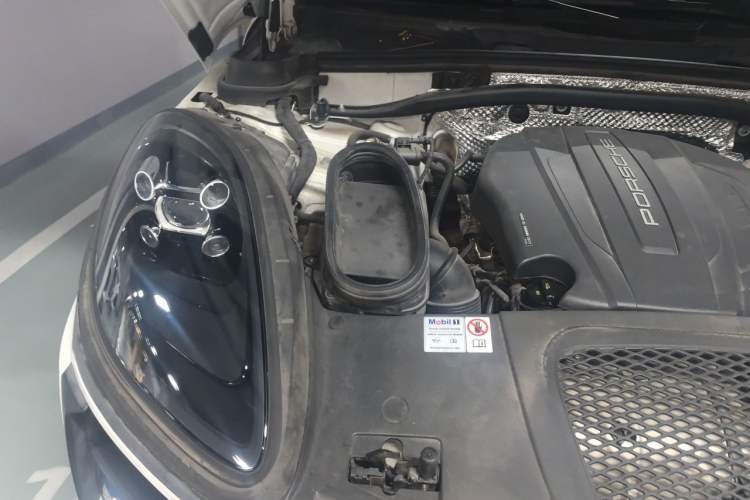 Used Porsche Macan 2021 Macan 2.0T Engine Bay Right