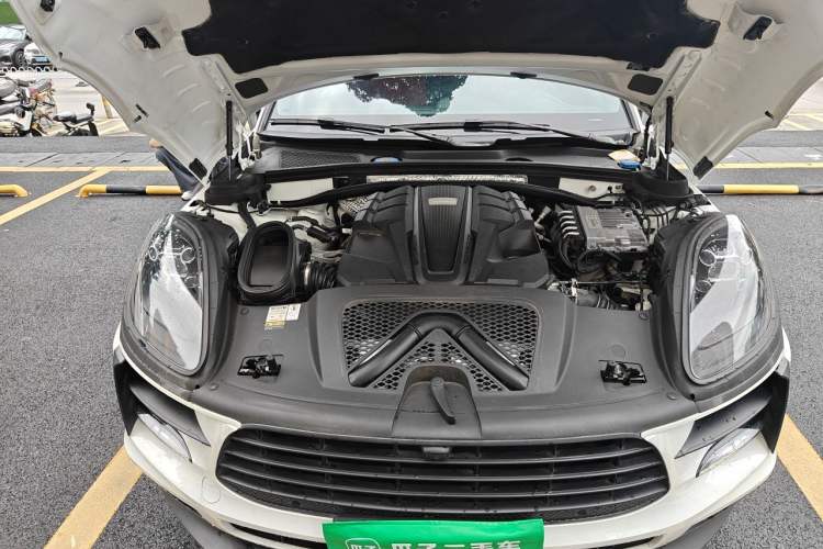 Used Porsche Macan 2021 Macan S 3.0T Engine Bay Right