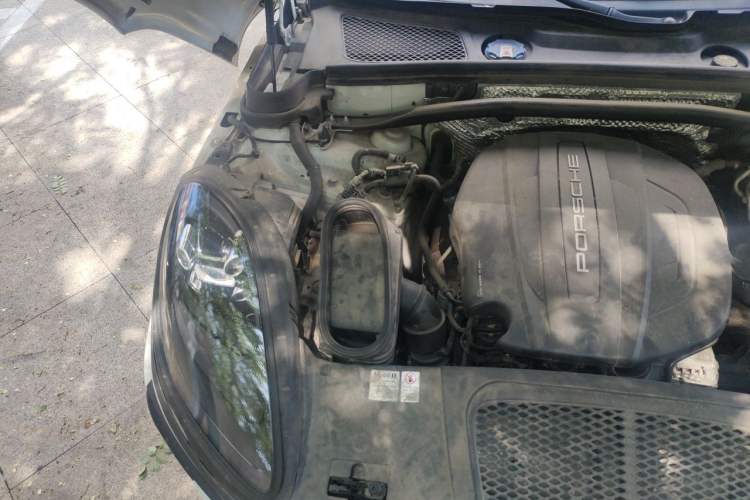 Used Porsche Macan 2021 Macan 2.0T Engine Bay Right