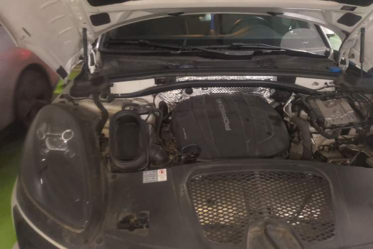 Used Porsche Macan 2021 Macan 2.0T Engine Bay Right