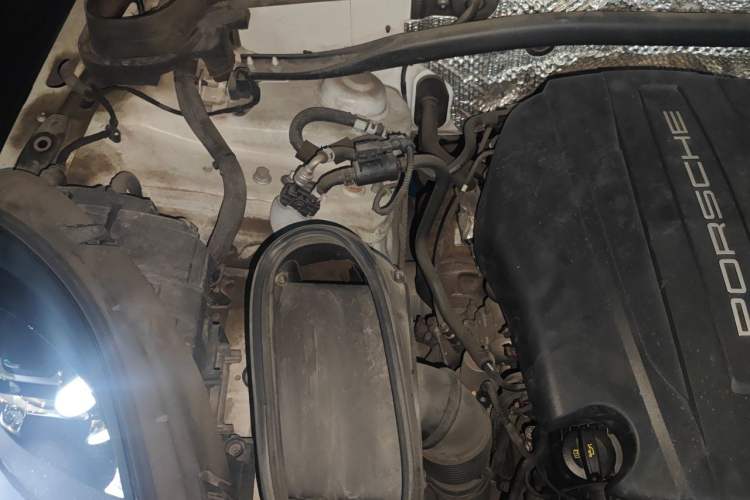 Used Porsche Macan 2021 Macan 2.0T Engine Bay Right