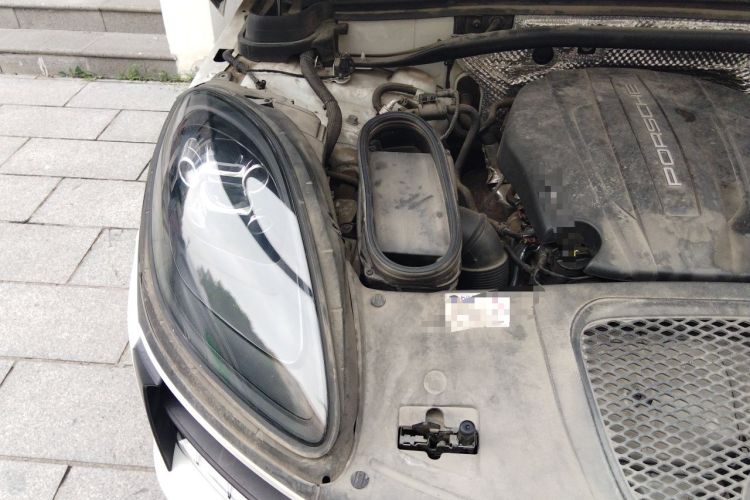 Used Porsche Macan 2021 Macan 2.0T Engine Bay Right